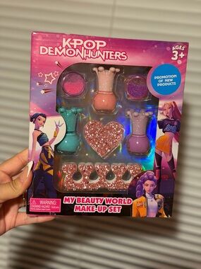KPOP Demon Hunters My Beauty World Make-Up Set - Pink & Purple